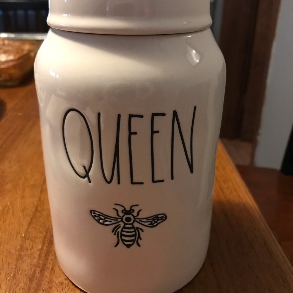 Rae Dunn queen bee canister